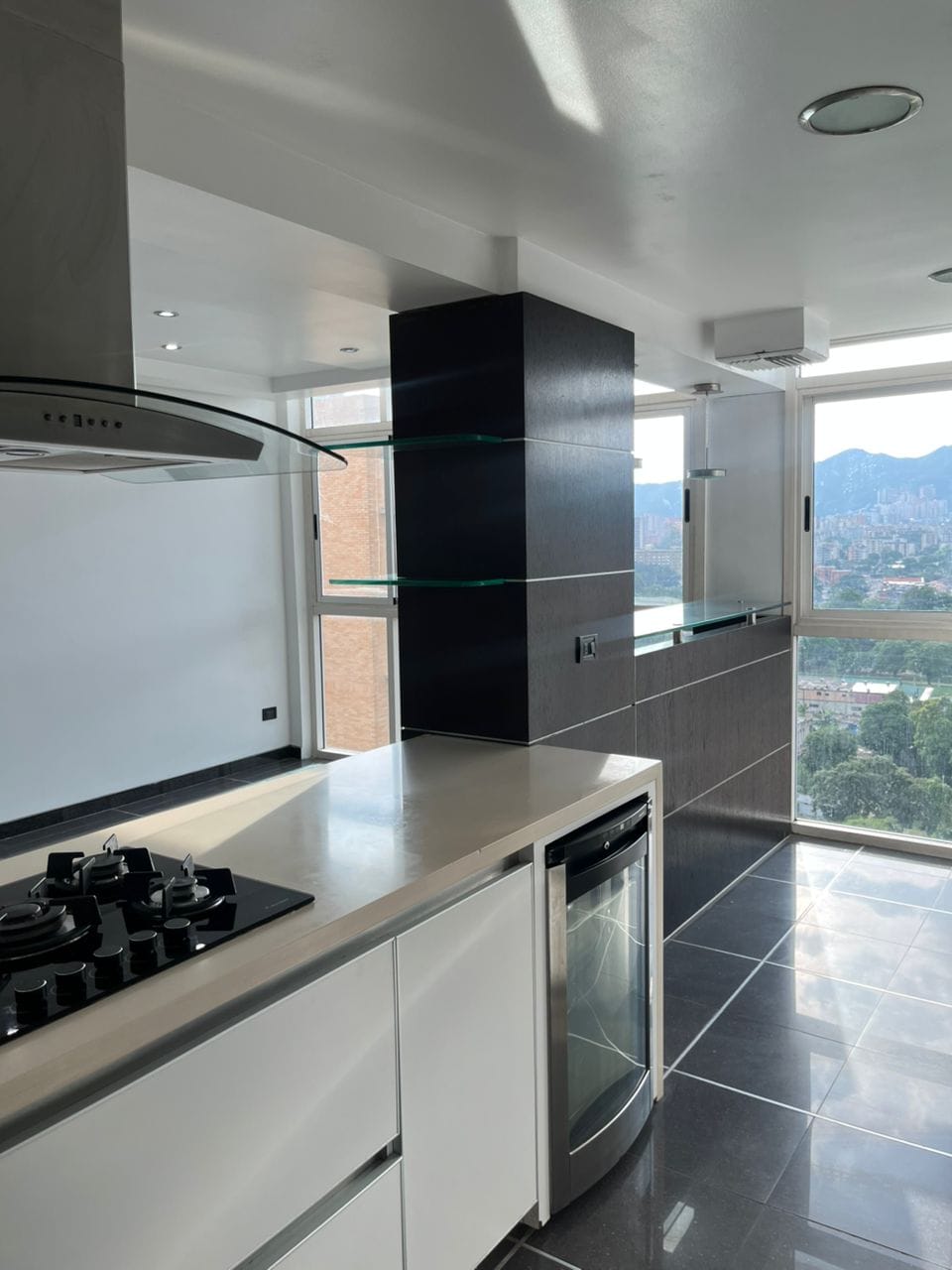 Incredible Apartment For Sale - Urb La Trigaleña-Resd Portales de Shalimar